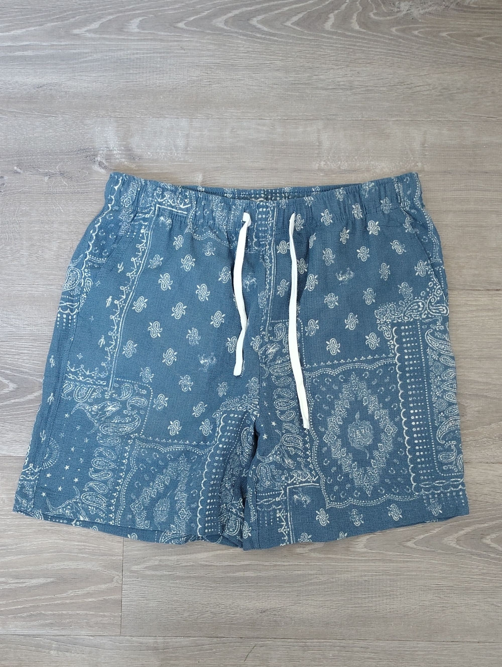 Arizona Jean Company Blue Bandana Print Athletic Shorts